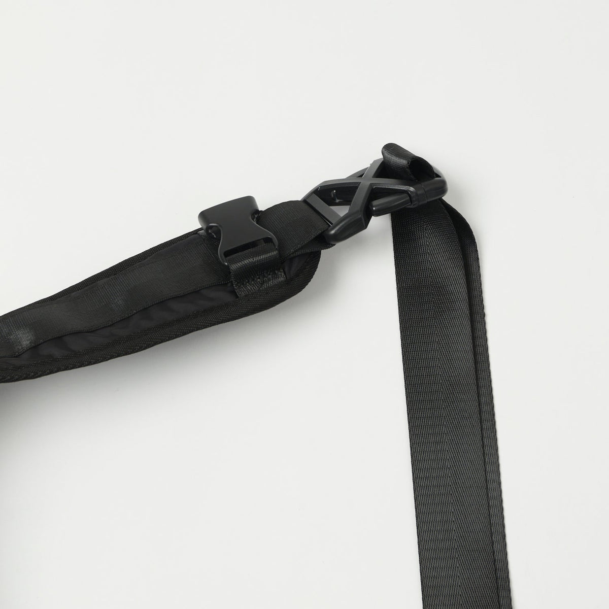 Indispensable IDP Sling Bag Snatch Econyl - Black