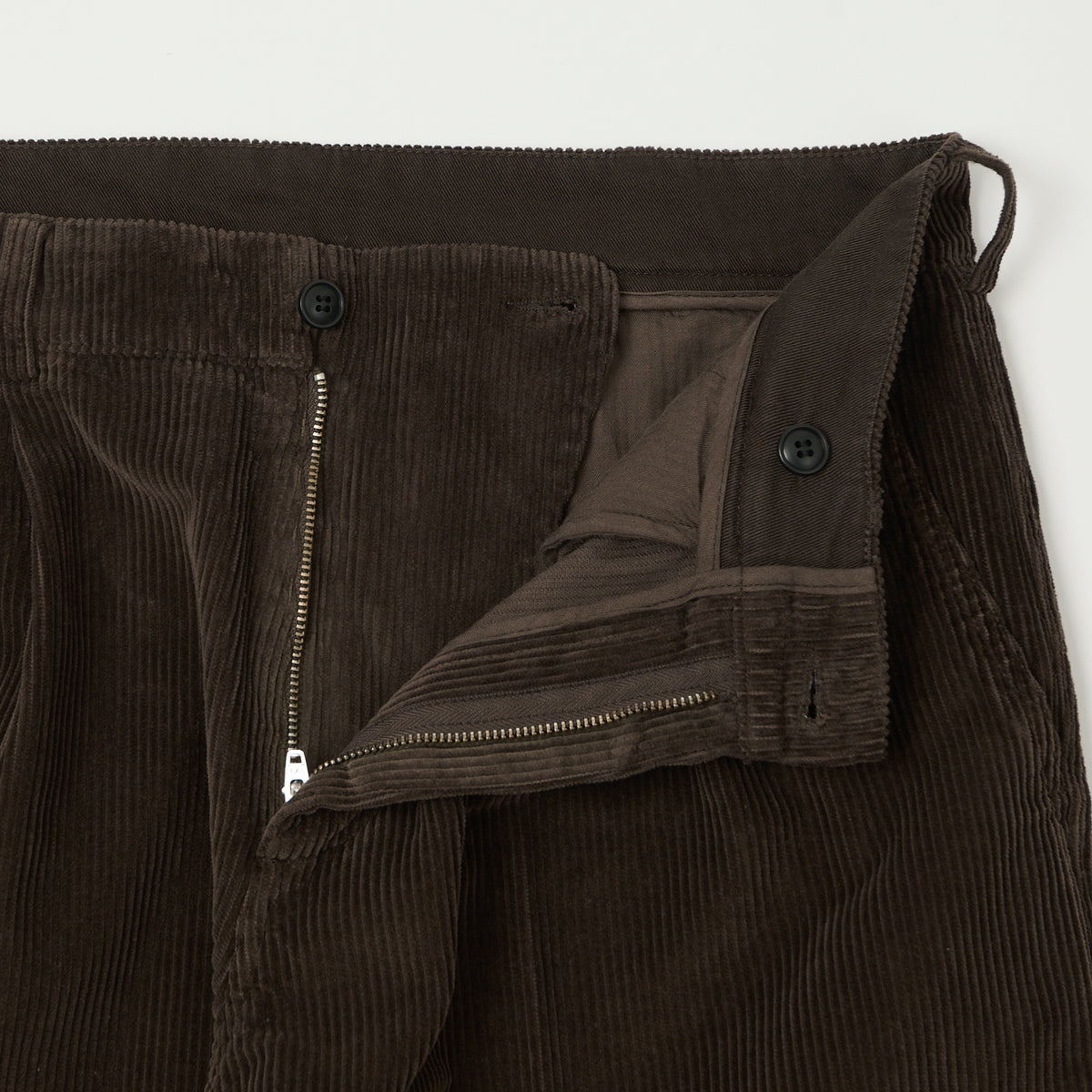Knickerbocker 'Canal' Pleated Corduroy Trousers - Coffee