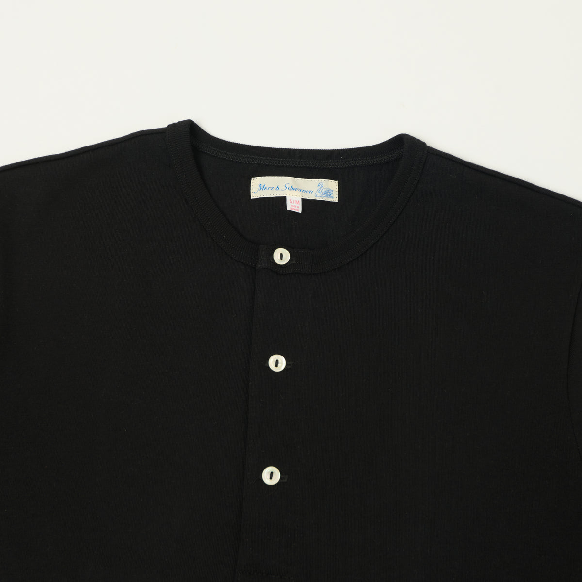 Merz b. Schwanen 'The Originals' 2M07 Short Sleeve Henley - Deep Black