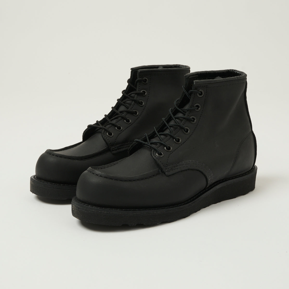 Red Wing 8074 Classic Moc Toe Boot - Black Harness
