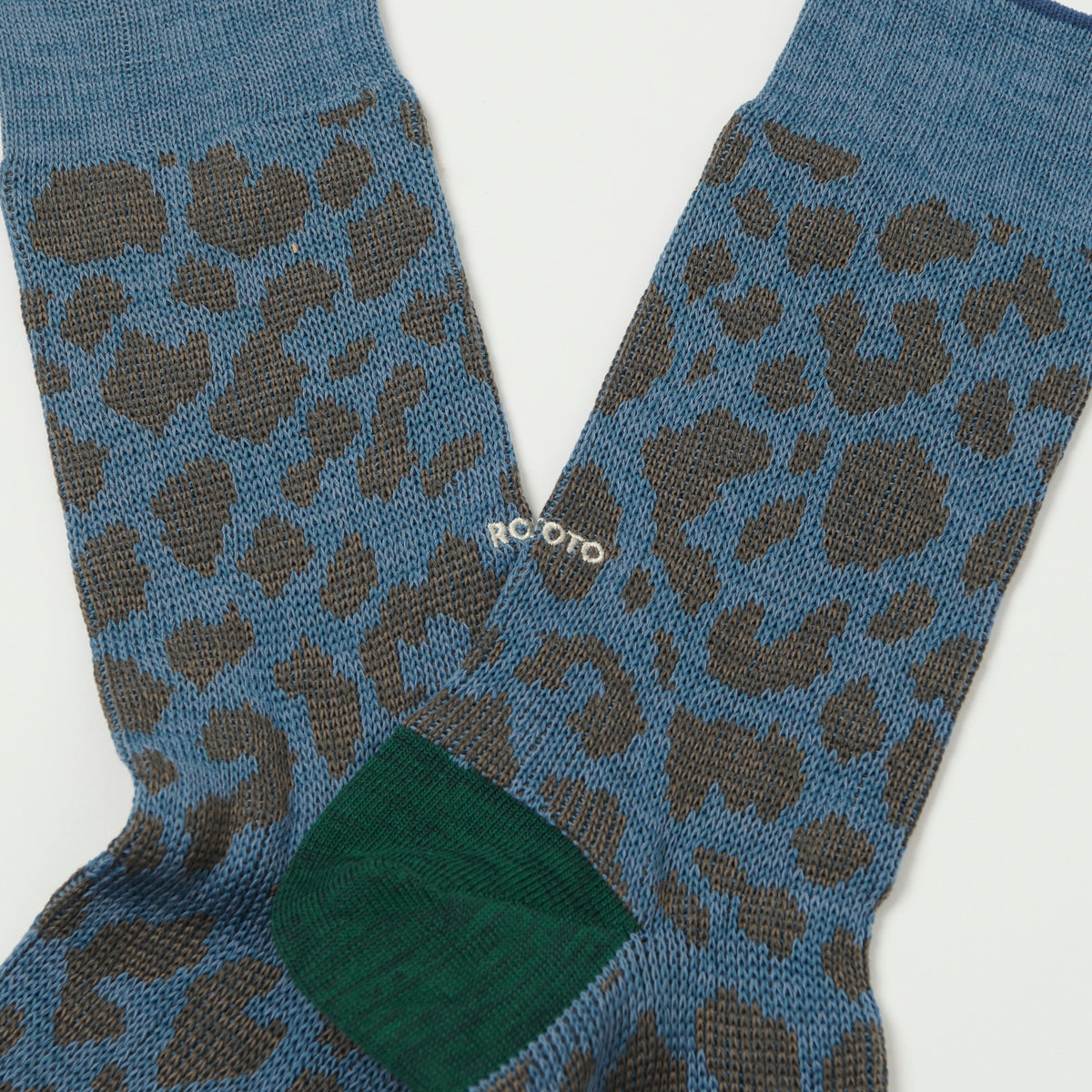 RoToTo Organic Cotton & Recycled Polyester Leopard Crew Sock - Light Blue/Dark Green