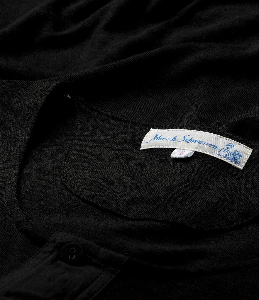 Merz b. Schwanen 'The Originals' 102 Lightweight Long Sleeve Henley - Deep Black