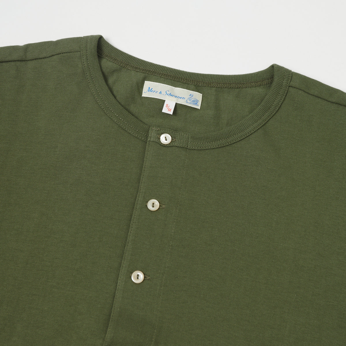 Merz b. Schwanen 'The Originals' 207 Short Sleeve Henley - Army Green